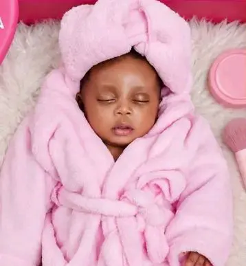 DIAMOND AND ZUCHU INTRODUCE BABY SANDRAH